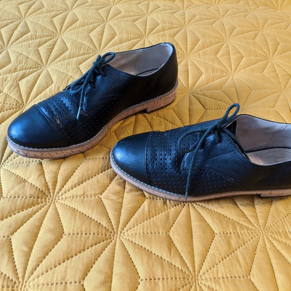 14th & Union Women's Brook Leather Oxfords - Picture 2 of 8